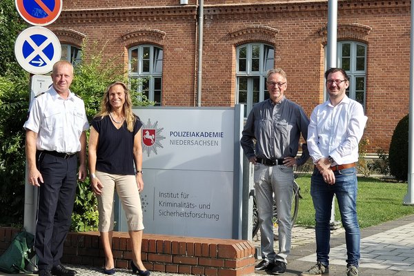 Katja Keul bei Polizeiakademie Niedersachsen in Nienburg