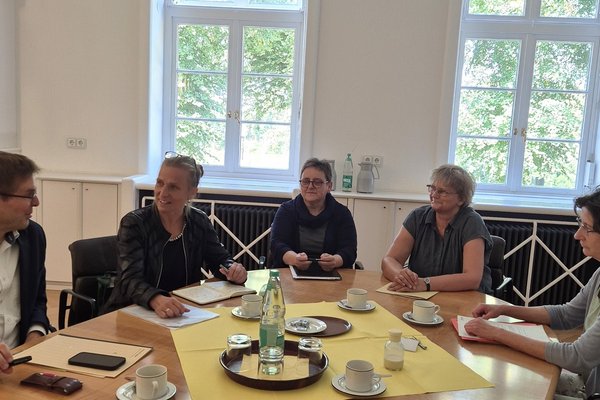 Chancenaufenthaltsrecht: Katja Keul zu Besuch beim Landkreis Nienburg