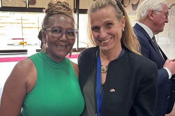 Katja Keul mit Ndileka Mandela, der Enkelin von Nelson Mandela